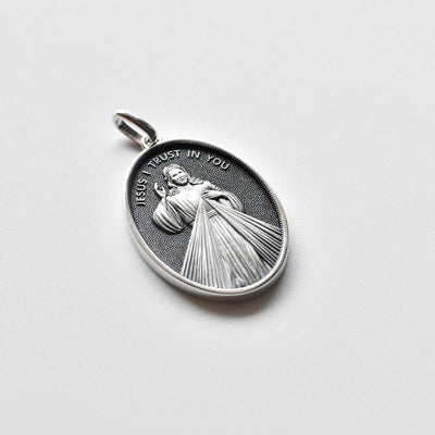 Christianartworkshop Antique Style Sterling Silver Antique Divine Mercy Jesus Oval Medal Necklace