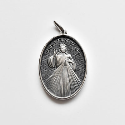 Christianartworkshop Antique Style Sterling Silver Antique Divine Mercy Jesus Oval Medal Necklace