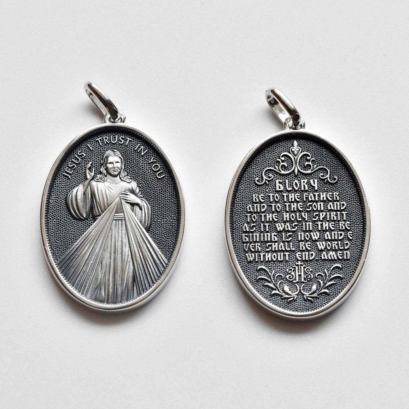 Christianartworkshop Antique Style Sterling Silver Antique Divine Mercy Jesus Oval Medal Necklace