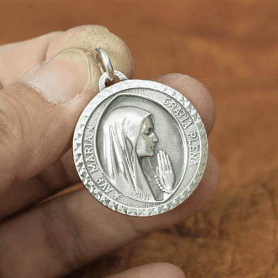 Christianartworkshop Graceful Virgin Mary Pendant Necklace in 925 Sterling Silver for Daily Devotion