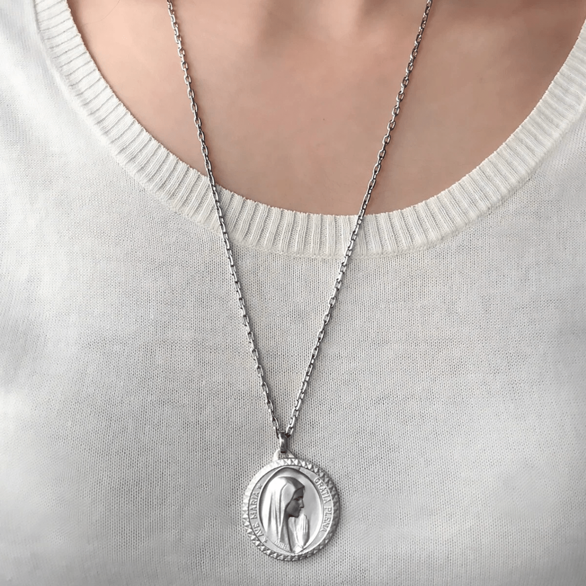 Christianartworkshop Graceful Virgin Mary Pendant Necklace in 925 Sterling Silver for Daily Devotion