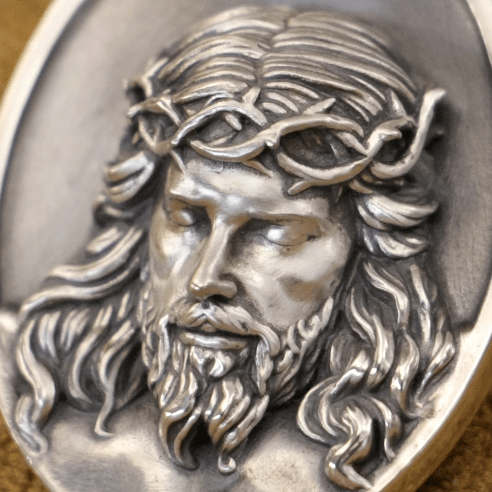 Christianartworkshop 925 Silver Crown of Thorns Jesus Medal Necklace: A Reminder of His Sacrifice