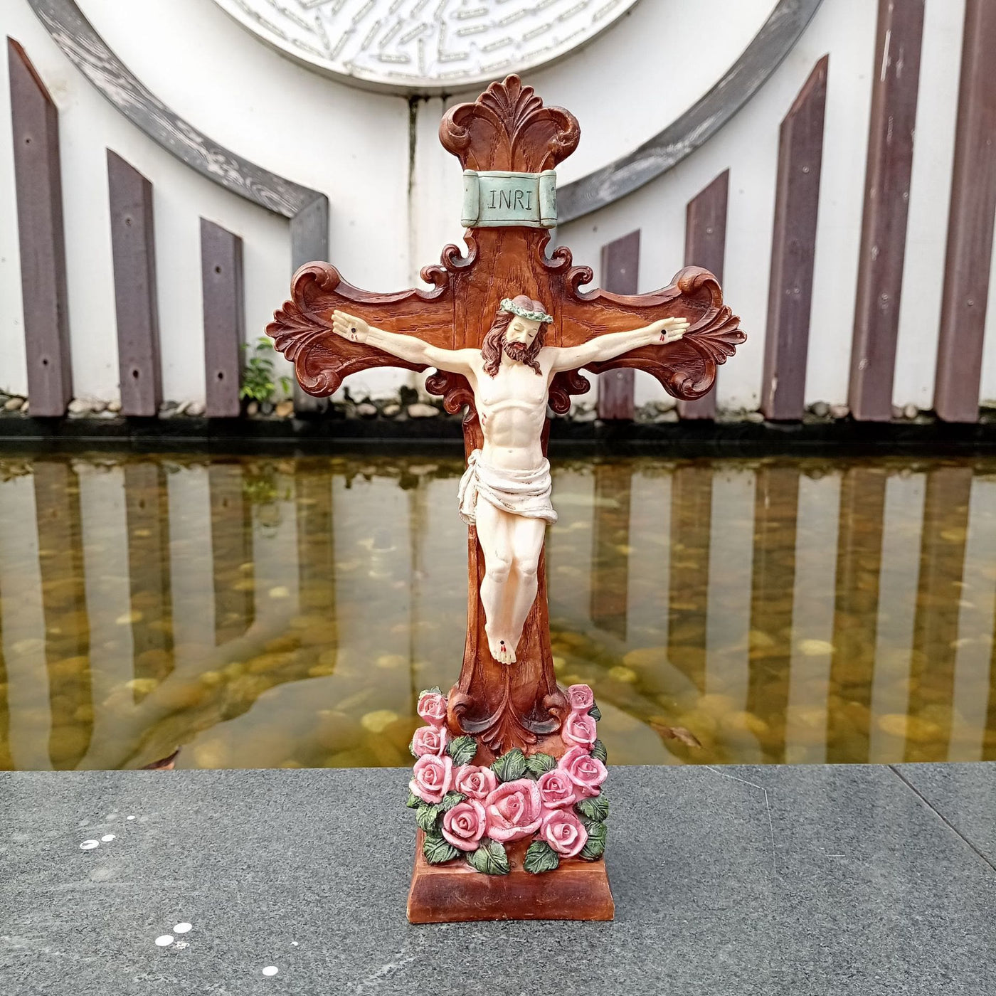 Christianartworkshop INRI - Inscribed Crucifix Desktop Ornament: A Graceful Expression of Belief