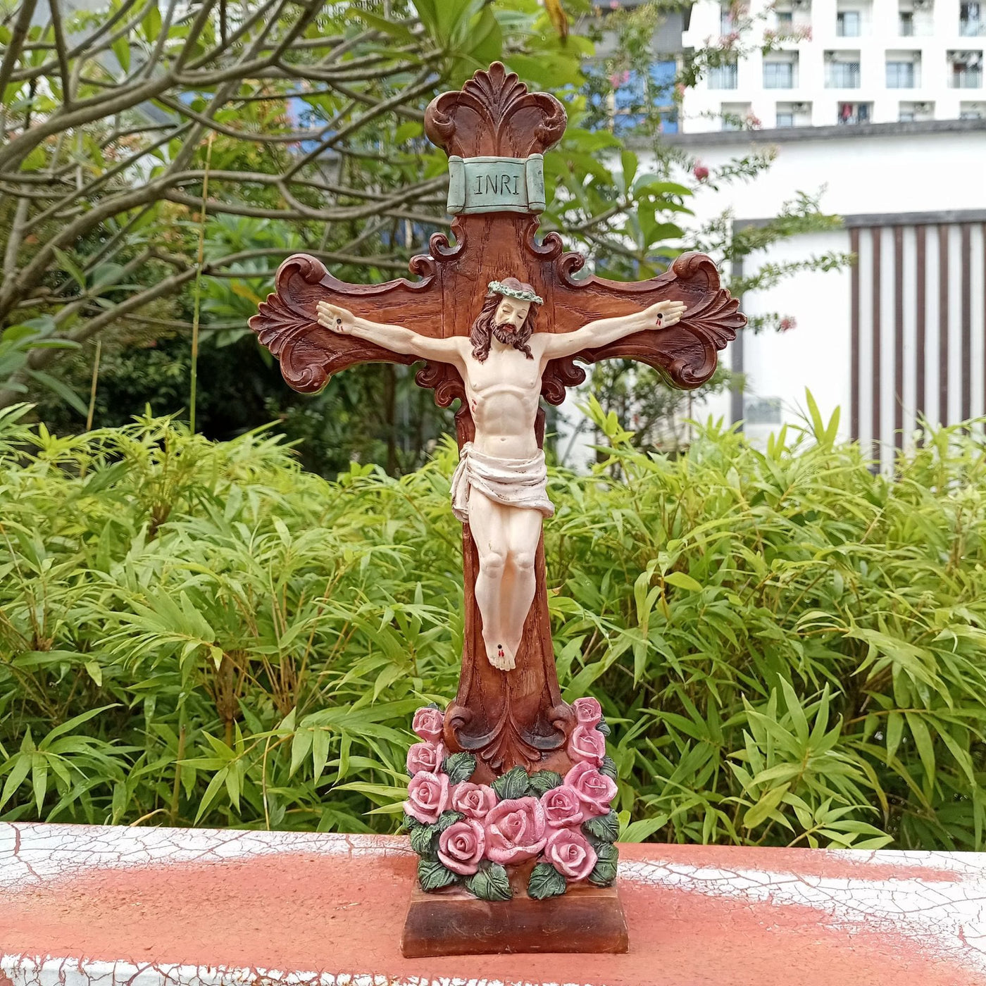 Christianartworkshop INRI - Inscribed Crucifix Desktop Ornament: A Graceful Expression of Belief