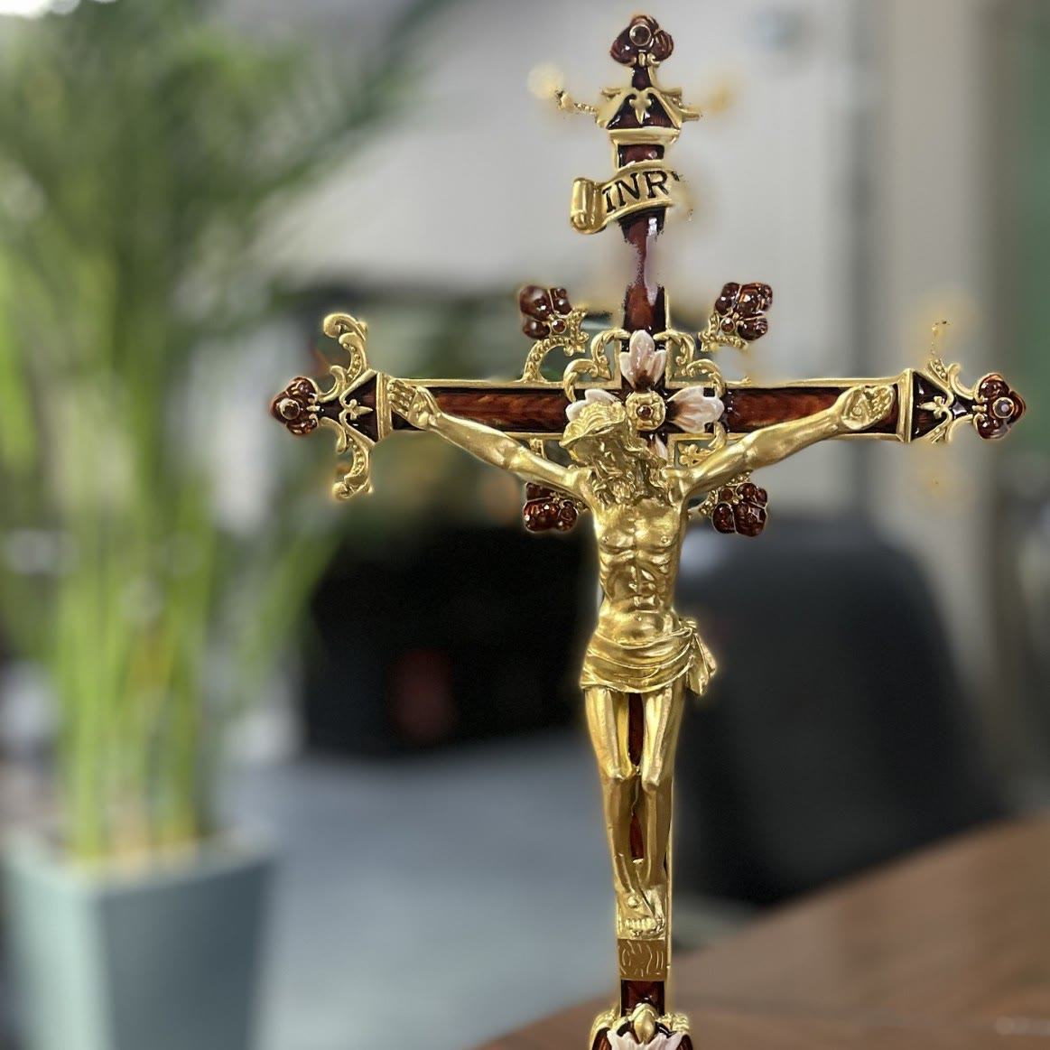 Christianartworkshop INRI Inscribed Crucifix Desktop Ornament with Ornate Craftsmanship