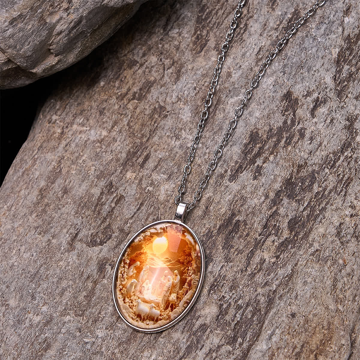 Christianartworkshop Glass Nativity Scene Pendant Necklace