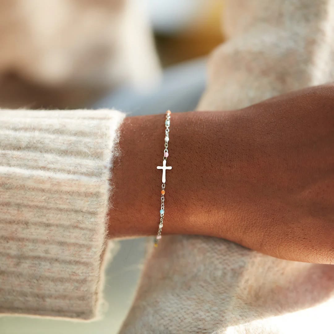 Christianartworkshop Delicate Minimalist Cross Bracelet
